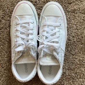 Women’s Converse size 7